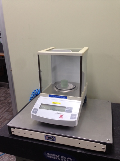 SCALE, BALANCE WITH VIBRATION ISOLATION SYSTEM