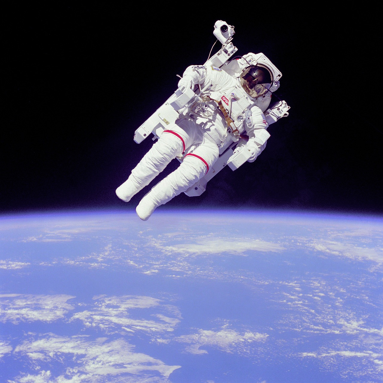 weightless-60632_1280