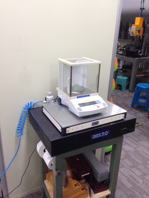 VIBRATION ISOLATION PLATFORM BenchTop Self Leveling, ivic