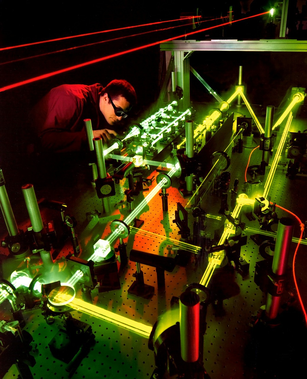 laser-63190_1280